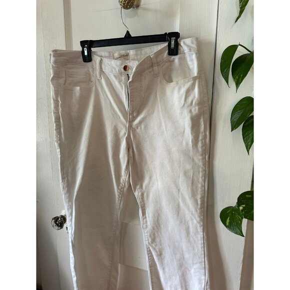 Universal Threads women’s size 14R white Jean pants - Picture 2 of 9
